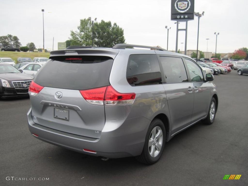 2011 Sienna LE - Silver Sky Metallic / Light Gray photo #5