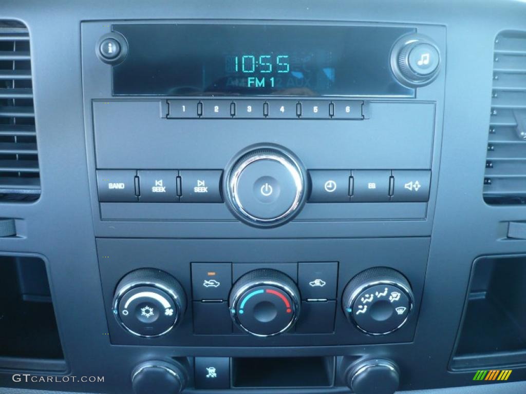 2011 GMC Sierra 1500 Regular Cab 4x4 Controls Photo #37924026