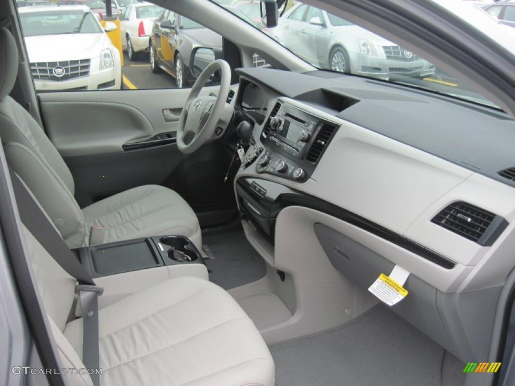 2011 Sienna LE - Silver Sky Metallic / Light Gray photo #17