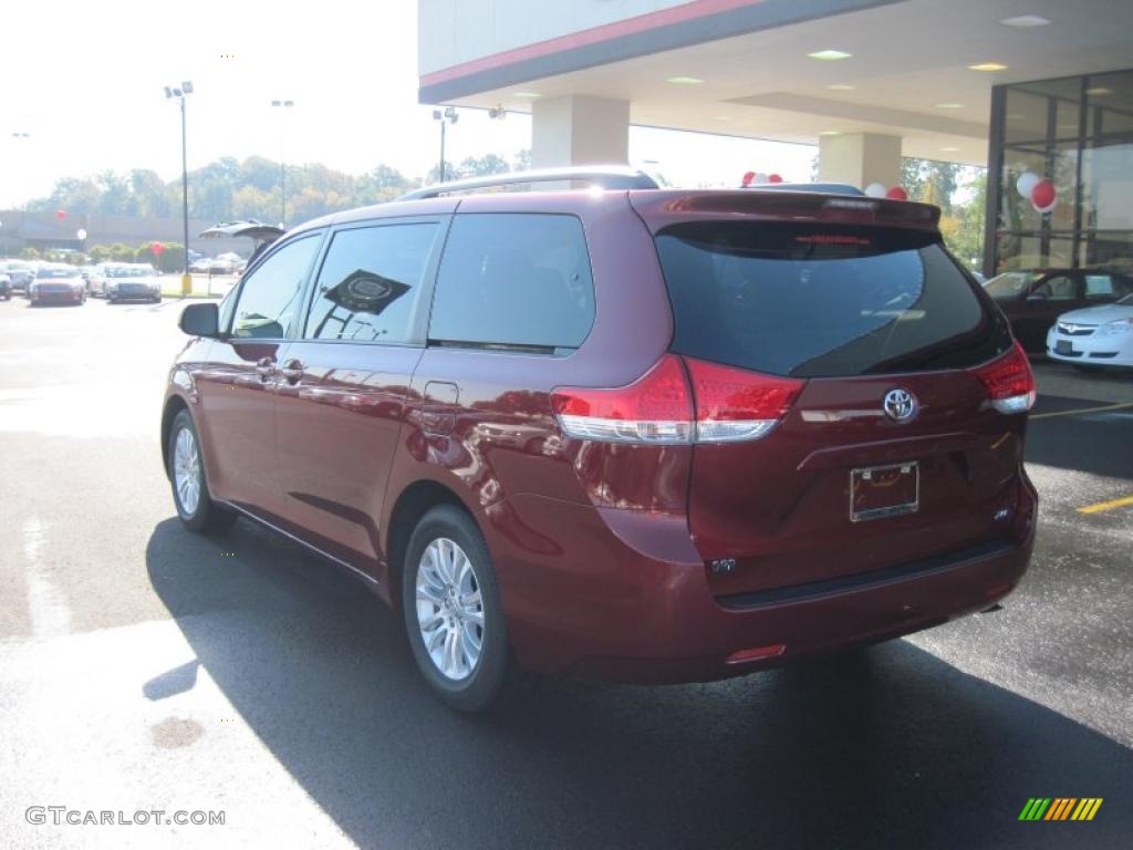 2011 Sienna XLE - Salsa Red Pearl / Light Gray photo #3