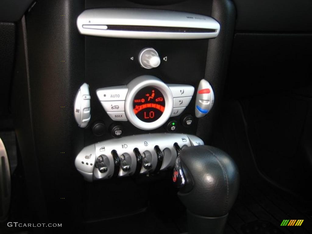 2009 Mini Cooper S Clubman Controls Photo #37924798