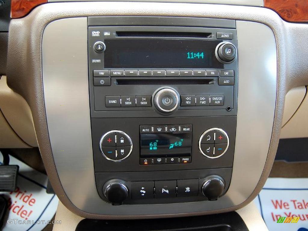 2010 GMC Yukon XL SLT 4x4 Controls Photo #37924934