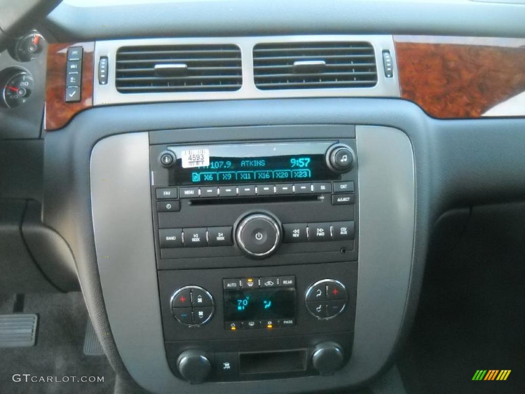 2011 GMC Yukon SLE 4x4 Controls Photo #37927912