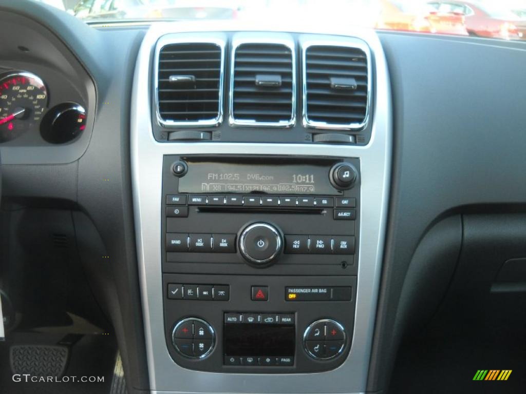 2011 GMC Acadia SLT AWD Controls Photo #37929206