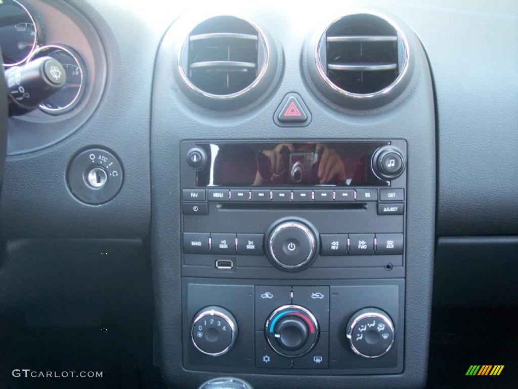 2010 Pontiac G6 GT Sedan Controls Photo #37929638