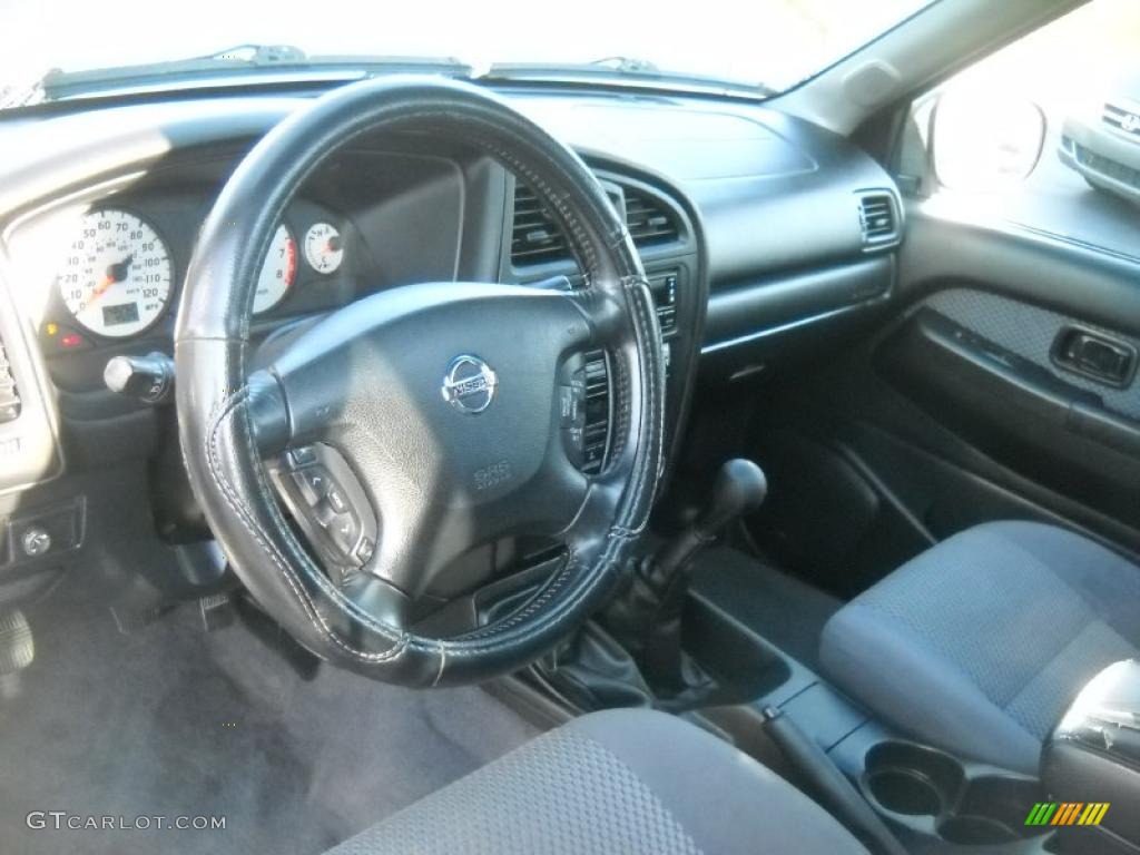Charcoal Interior 2002 Nissan Pathfinder SE 4x4 Photo #37930174