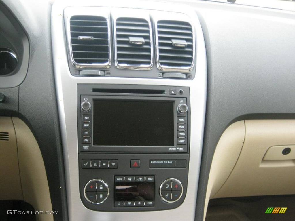 2011 GMC Acadia SLT Controls Photo #37931034