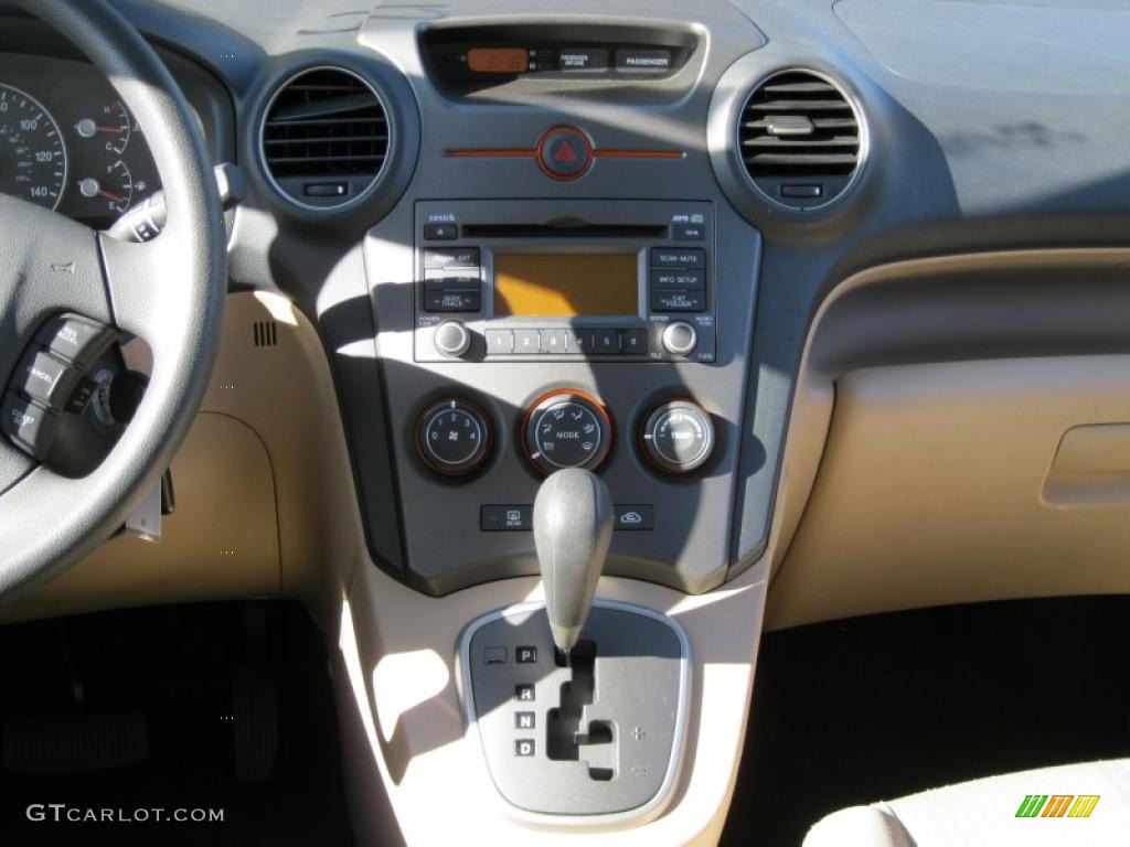 2010 Kia Rondo LX Controls Photo #37935718