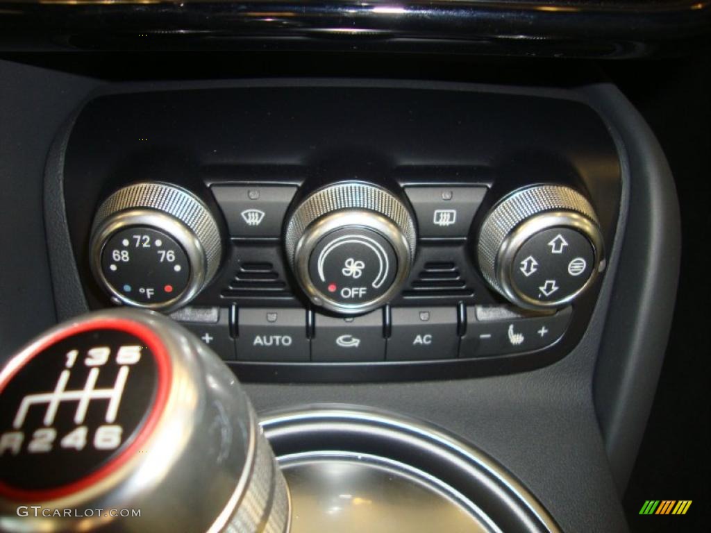 2011 Audi R8 Spyder 5.2 FSI quattro Controls Photo #37936706