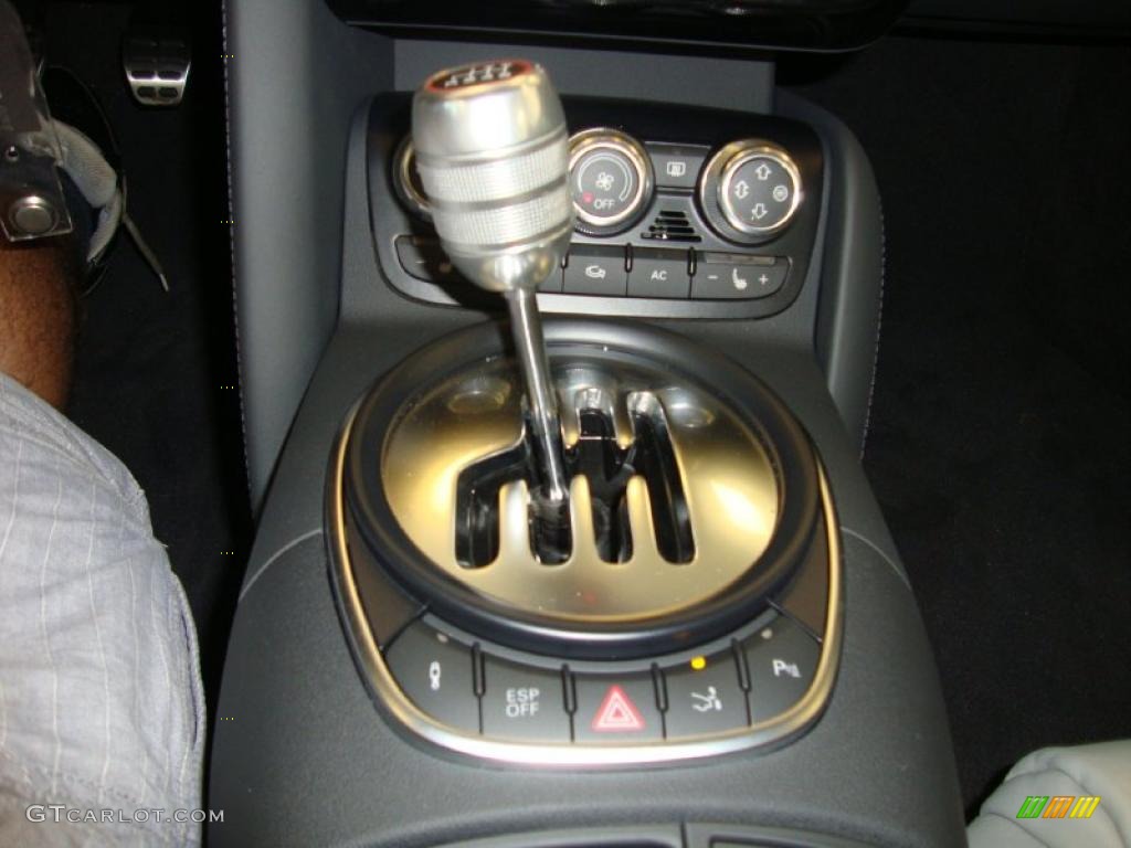 2011 Audi R8 Spyder 5.2 FSI quattro 6 Speed Manual Transmission Photo #37936714