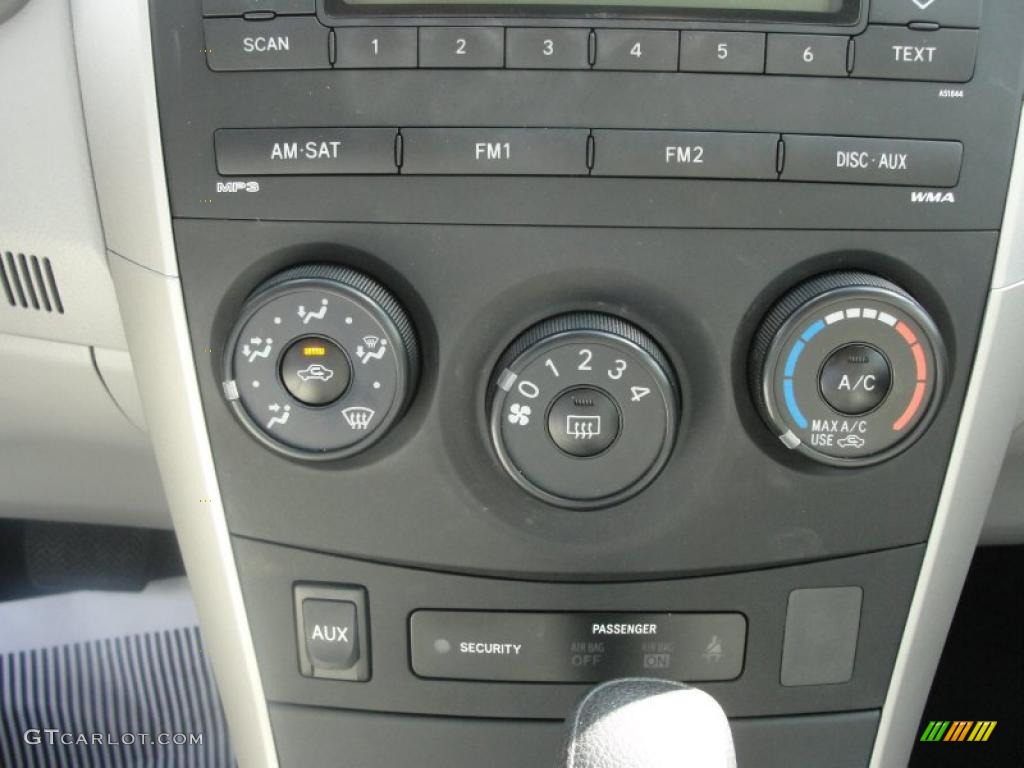 2009 Toyota Corolla LE Controls Photo #37939702