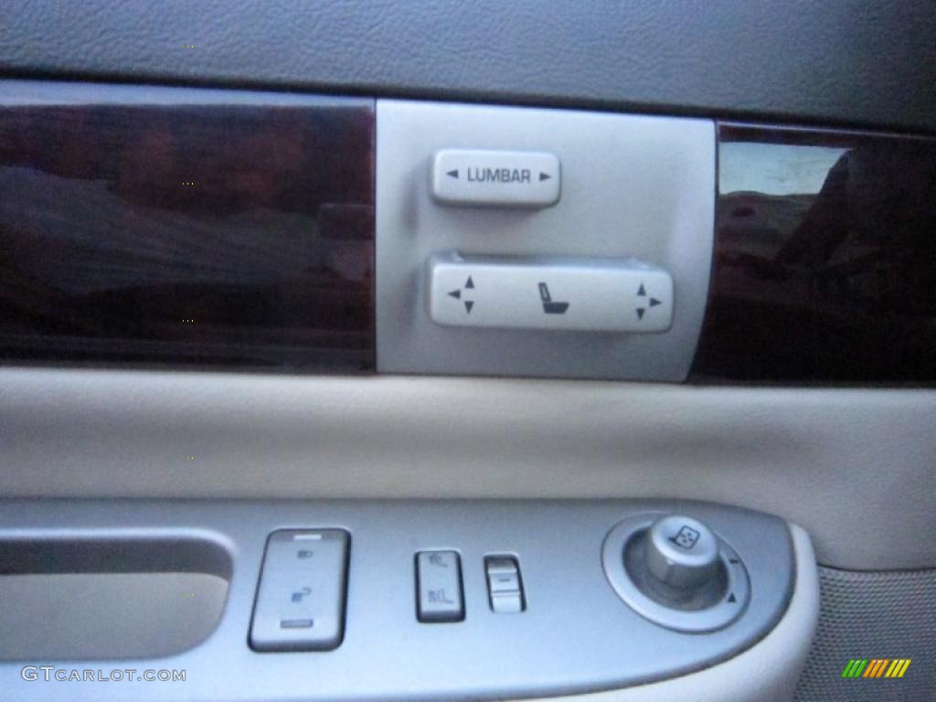 2004 Lincoln Aviator Luxury AWD Controls Photo #37944987