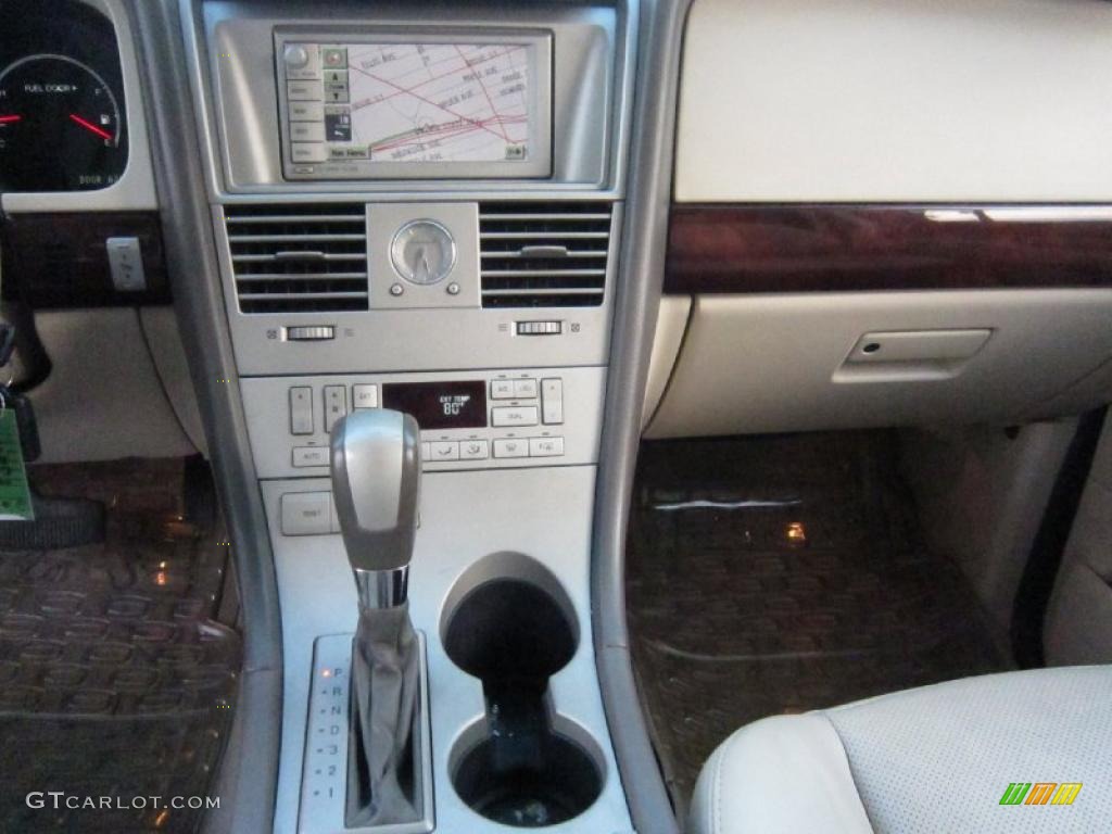 2004 Lincoln Aviator Luxury AWD Controls Photo #37945003
