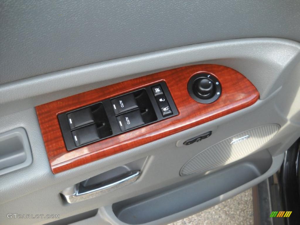 2007 Jeep Grand Cherokee Limited 4x4 Controls Photo #37947264