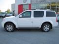 Avalanche White - Pathfinder SE Photo No. 2