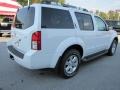 Avalanche White - Pathfinder SE Photo No. 5