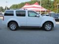 Avalanche White - Pathfinder SE Photo No. 6