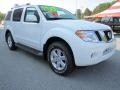 Avalanche White - Pathfinder SE Photo No. 7