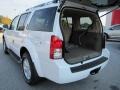Avalanche White - Pathfinder SE Photo No. 13