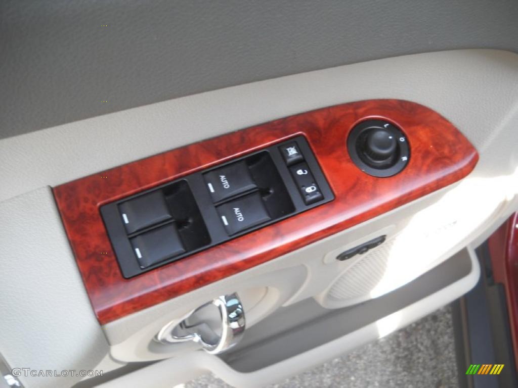 2007 Jeep Commander Limited 4x4 Controls Photo #37947964