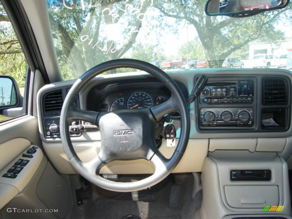 2002 GMC Yukon XL SLE Neutral/Shale Steering Wheel Photo #37948308