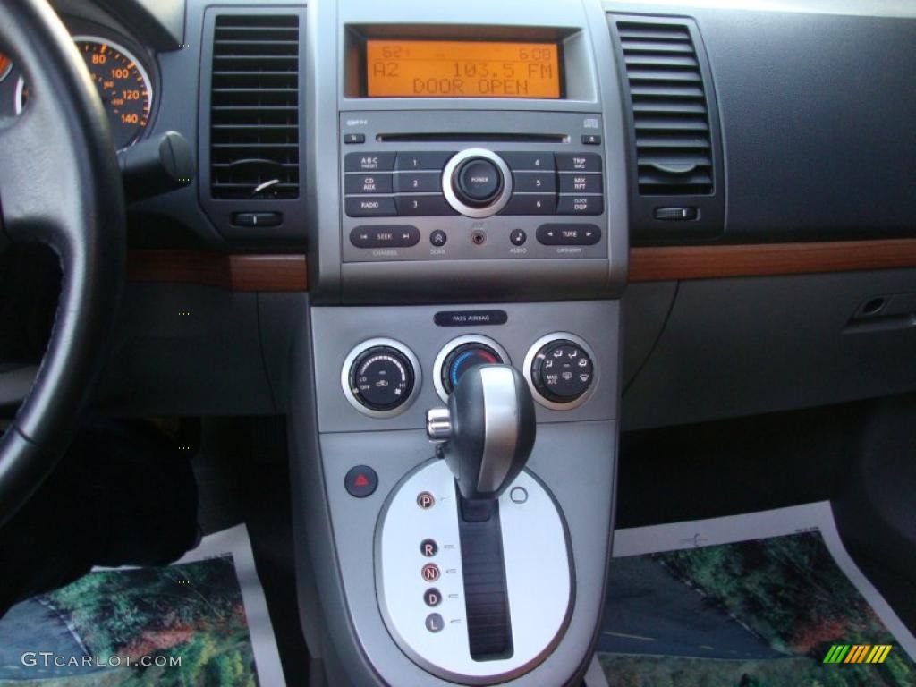 2008 Nissan Sentra 2.0 SL Controls Photos