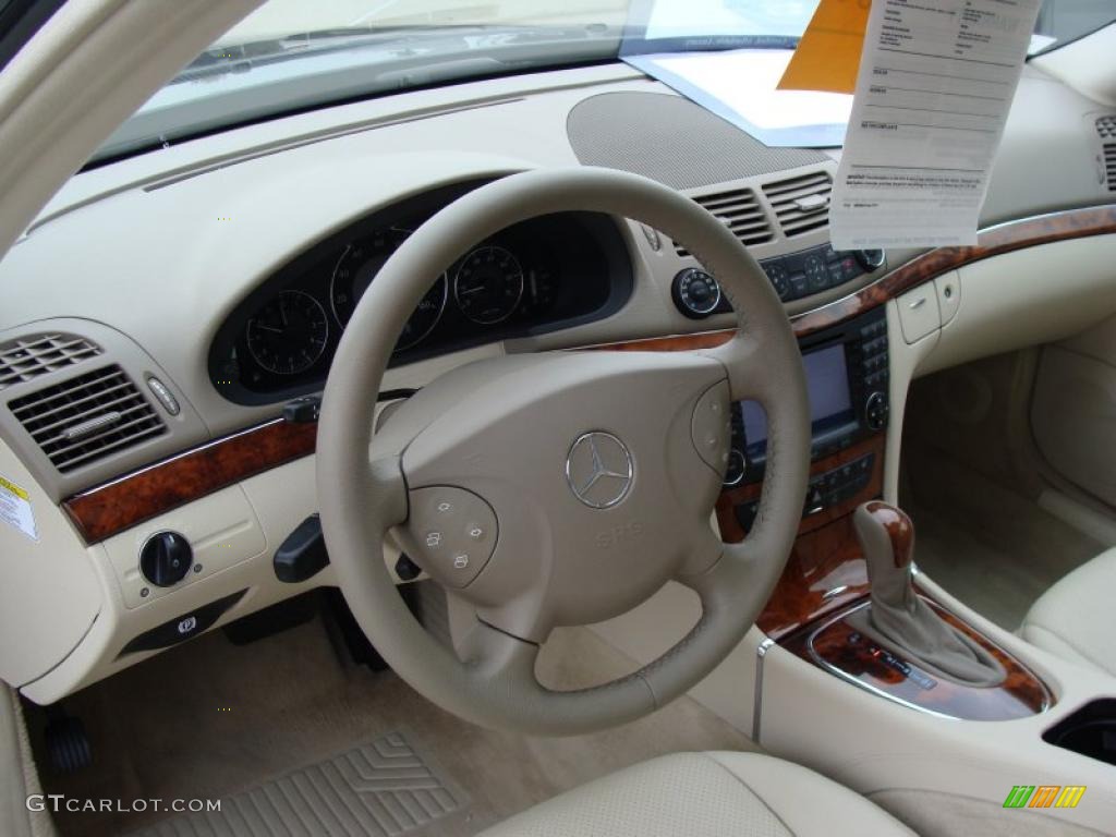 2006 E 350 4Matic Wagon - Everest Green Metallic / Stone photo #15