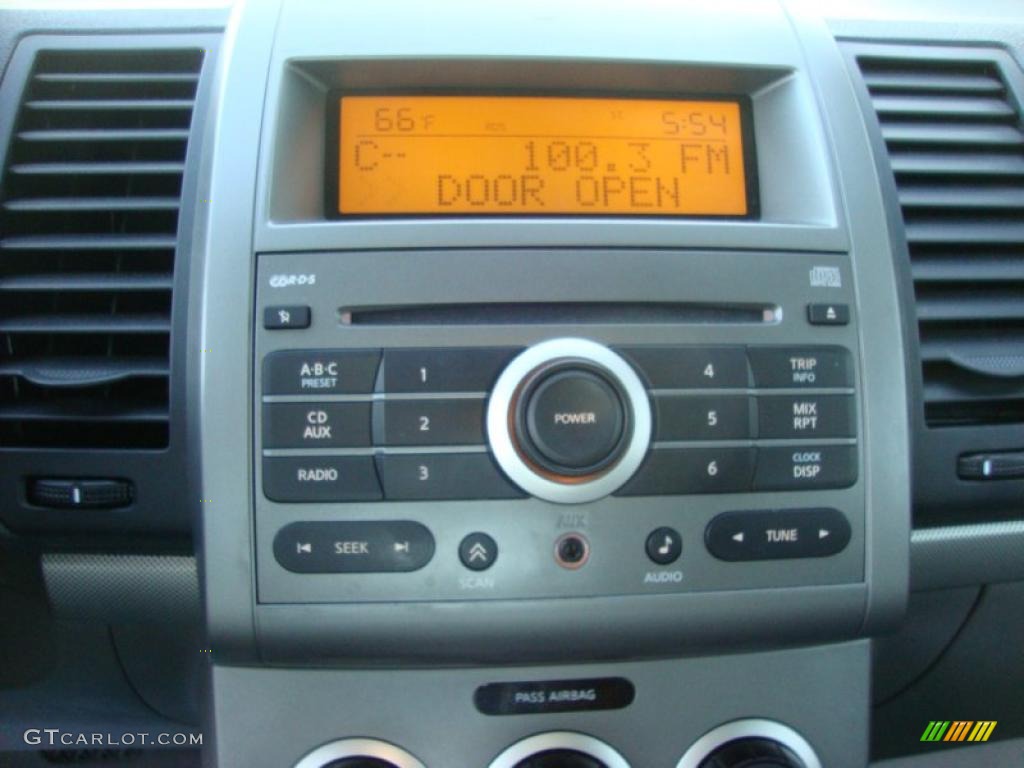 2007 Nissan Sentra 2.0 S Controls Photo #37955272