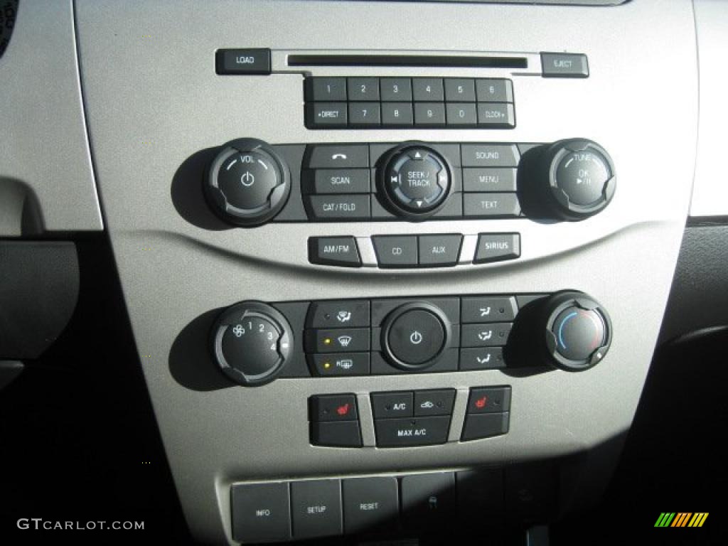 2011 Ford Focus SEL Sedan Controls Photo #37955500