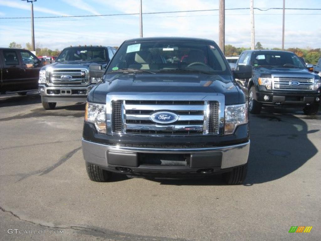 2010 F150 XLT SuperCab 4x4 - Tuxedo Black / Medium Stone photo #2