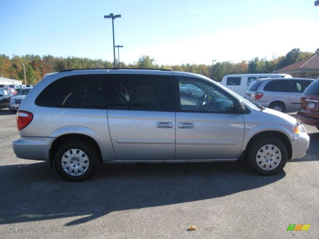 2007 Town & Country LX - Bright Silver Metallic / Medium Slate Gray photo #9