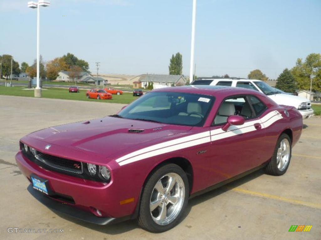 2010 Challenger R/T Classic Furious Fuchsia Edition - Furious Fuchsia / Pearl White Leather photo #2