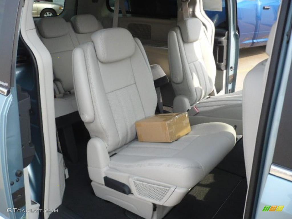 2010 Town & Country Touring - Clearwater Blue Pearl / Dark Slate Gray/Light Shale photo #10