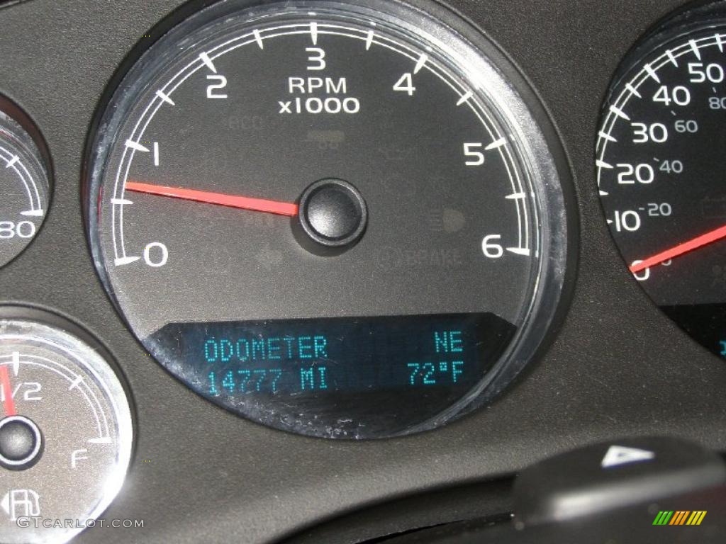 2010 Suburban LS 4x4 - Black / Ebony photo #15