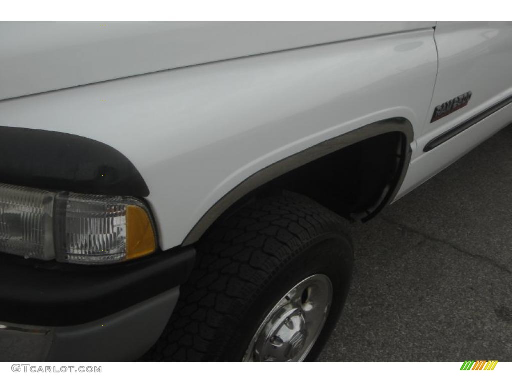 2001 Ram 2500 SLT Quad Cab 4x4 - Bright White / Agate photo #33