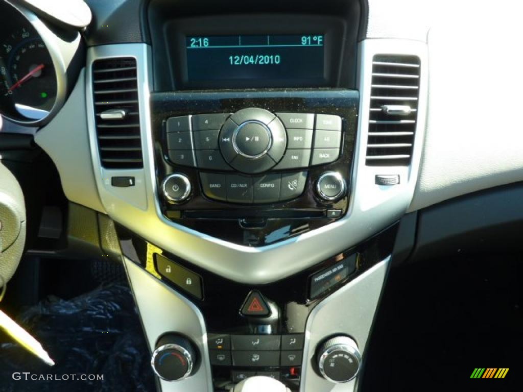 2011 Chevrolet Cruze LT Controls Photo #37965476