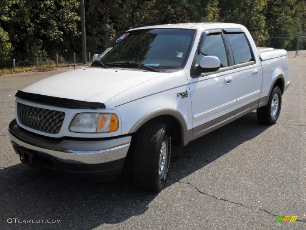 2002 F150 Lariat SuperCrew - Oxford White / Medium Parchment photo #1