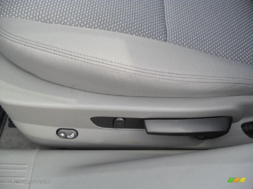 2011 Malibu LS - Silver Ice Metallic / Titanium photo #8