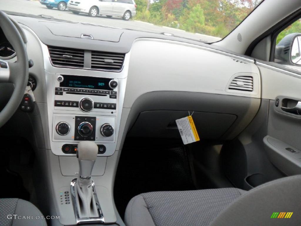 2011 Malibu LS - Silver Ice Metallic / Titanium photo #15