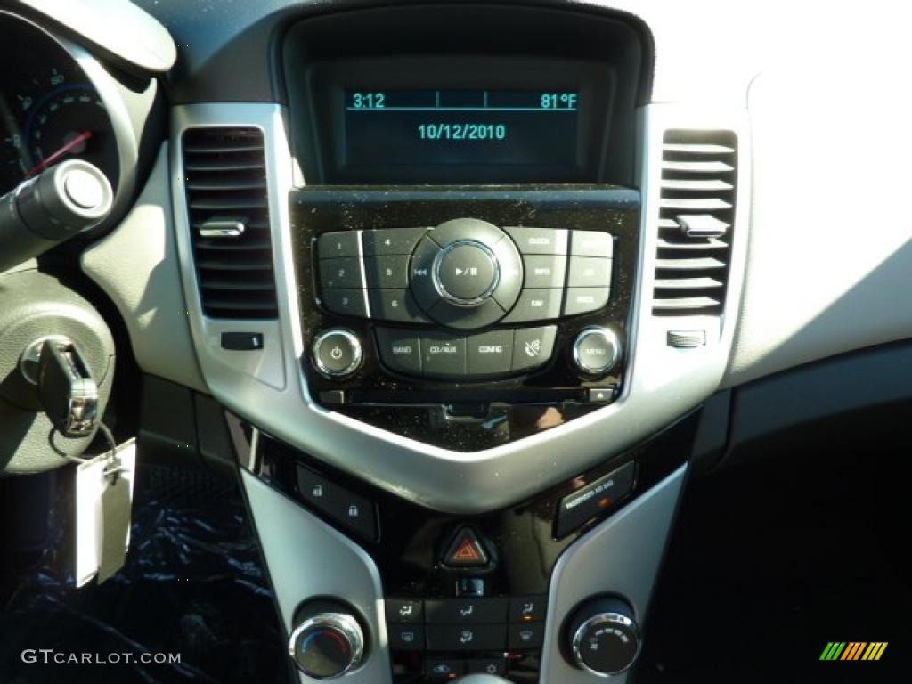2011 Chevrolet Cruze LS Controls Photo #37970268