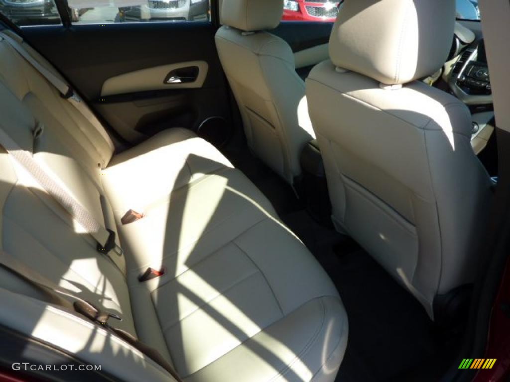 Cocoa/Light Neutral Leather Interior 2011 Chevrolet Cruze LT Photo #37971376