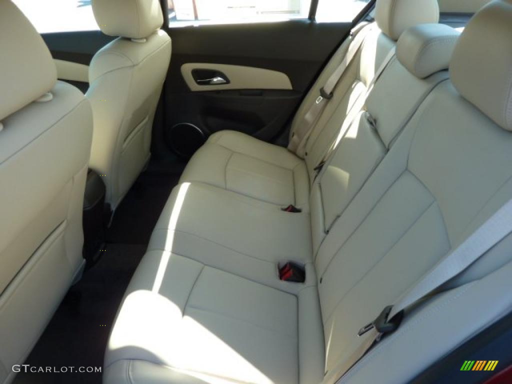 Cocoa/Light Neutral Leather Interior 2011 Chevrolet Cruze LT Photo #37971480