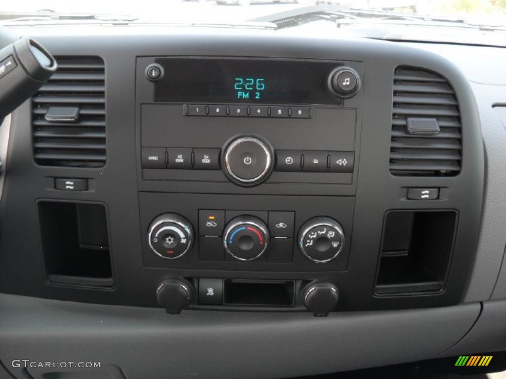 2011 Chevrolet Silverado 2500HD Extended Cab 4x4 Controls Photo #37971536