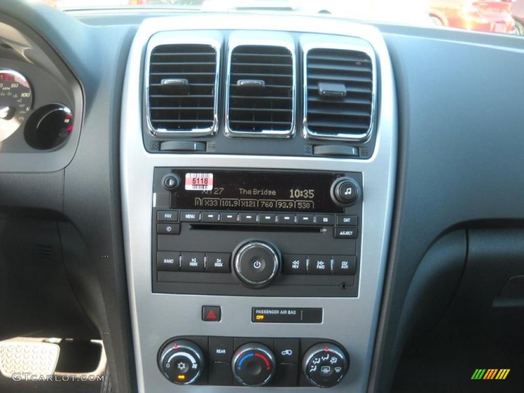 2011 GMC Acadia SLE AWD Controls Photo #37973456