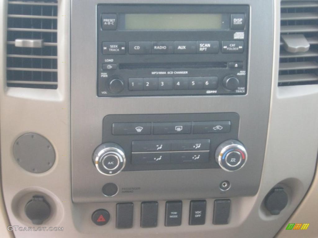 2010 Nissan Titan SE Crew Cab Controls Photos