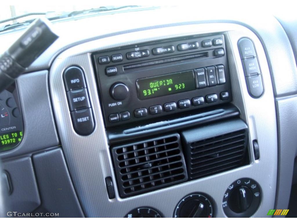 2005 Ford Explorer XLT 4x4 Controls Photo #37974828