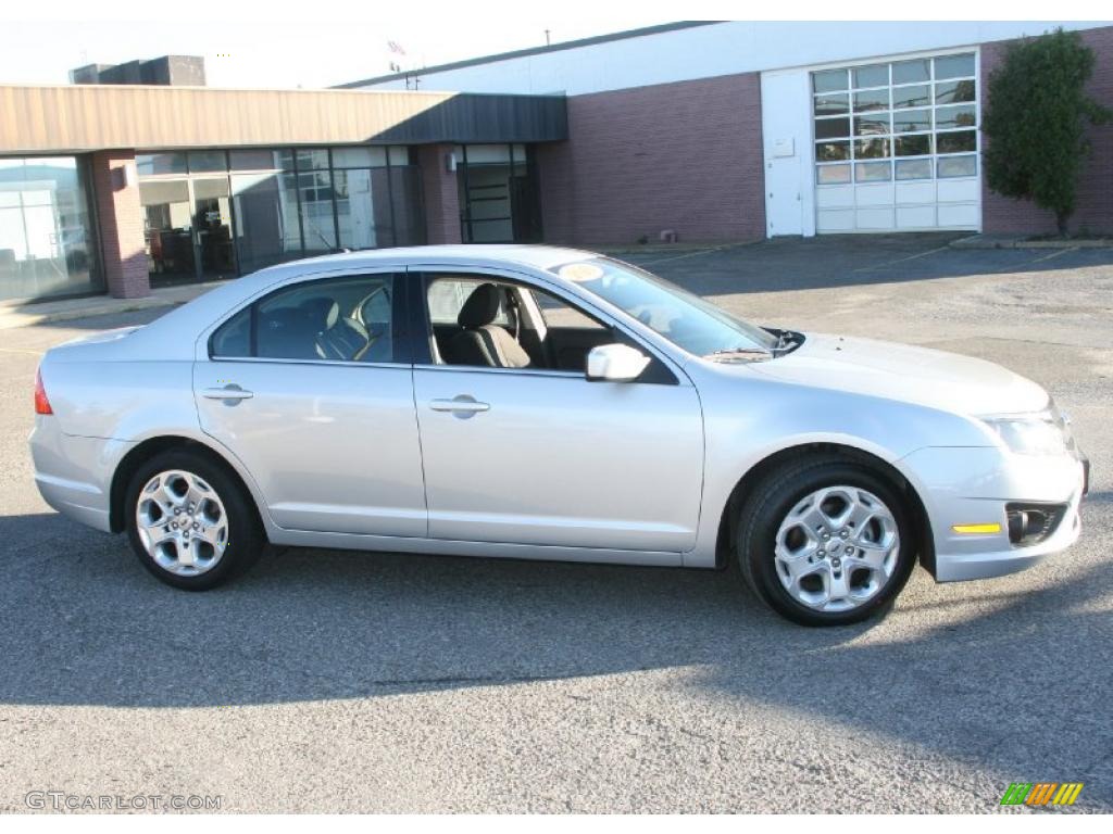 2010 Fusion SE V6 - Brilliant Silver Metallic / Medium Light Stone photo #5