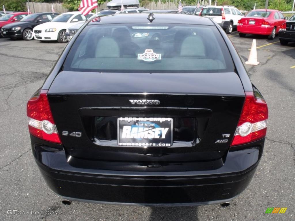 2007 S40 T5 AWD - Black / Off-Black photo #4