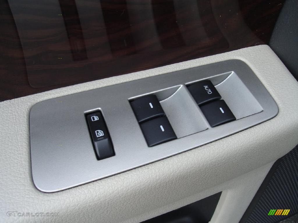 2010 Ford Flex SEL AWD Controls Photo #37979692