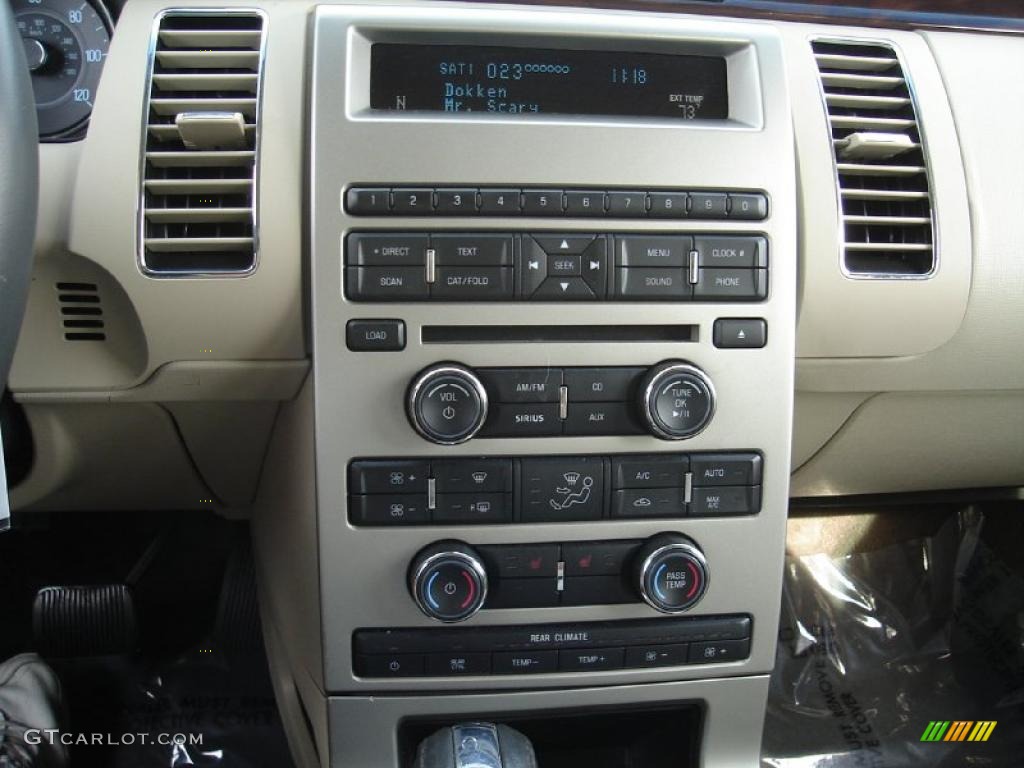 2010 Ford Flex SEL AWD Controls Photo #37979788